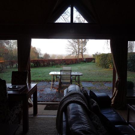 Idyllic Log Cabin Near Stratford Upon Avon 외부 사진