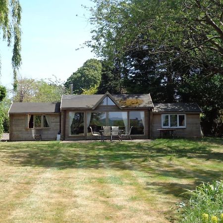 Idyllic Log Cabin Near Stratford Upon Avon 외부 사진