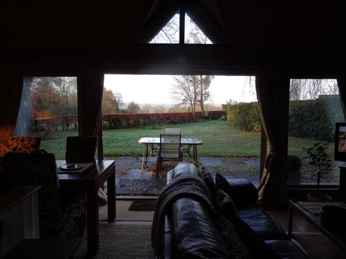 Idyllic Log Cabin Near Stratford Upon Avon 외부 사진